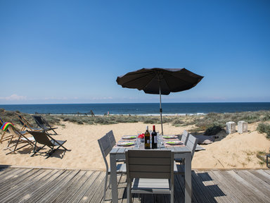 HOSSEGOR BEACH SOUTH SHED FEET IN WATER €210