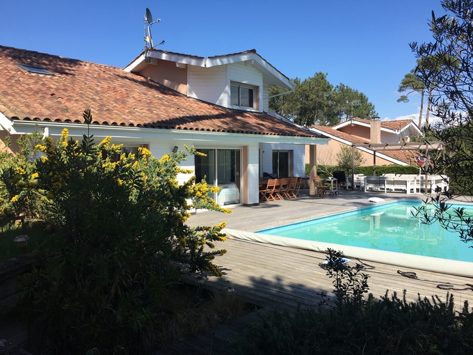 Villa 13 pers, piscine privée, à 200m de la plage 400 €