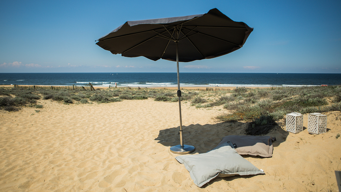 HOSSEGOR BEACH SOUTH SHED FEET IN WATER €210