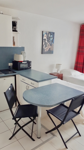 Biarritz, large bright studio, nearby beach. €39