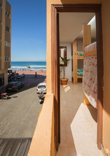 Avocado Surf Hostel - 20 meters to the surfspot! €24