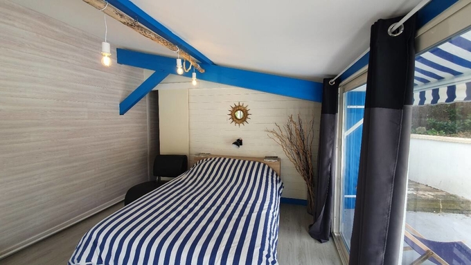Private room in: guest house at 2km beach €60