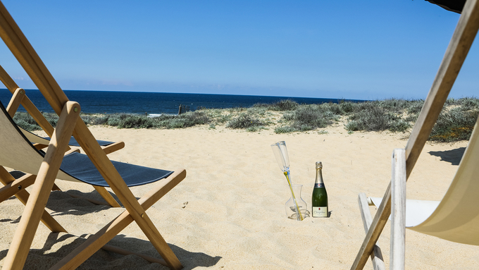 HOSSEGOR BEACH SOUTH SHED FEET IN WATER €210