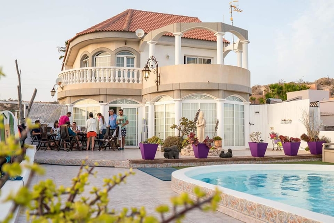 Beverley Hills Surf Villa, near La Pared €25