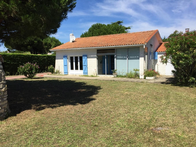 House close to the waves €50