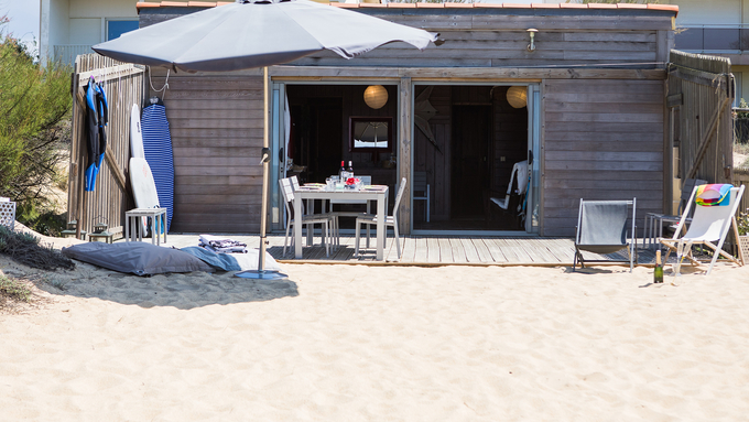 HOSSEGOR BEACH SOUTH SHED FEET IN WATER €210