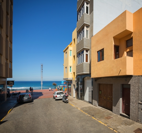 Avocado Surf Hostel - 20 meters to the surfspot! €24