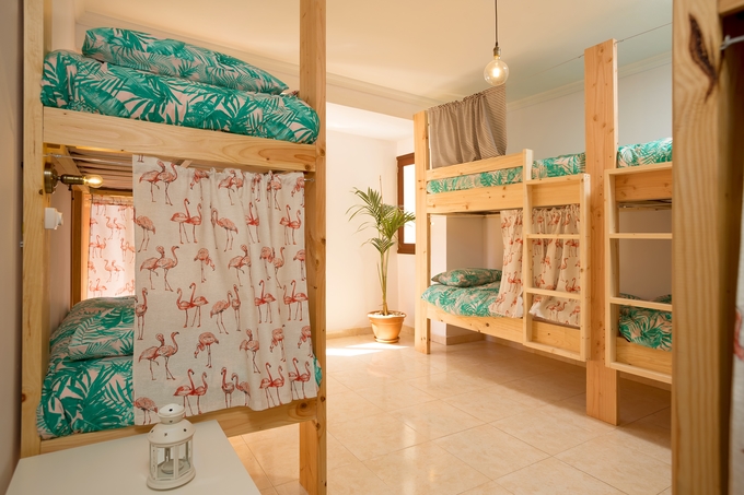 Avocado Surf Hostel - 20 meters to the surfspot! €24