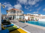 Beverley Hills Surf Villa, near La Pared €25