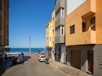 Avocado Surf Hostel - 20 meters to the surfspot! €24